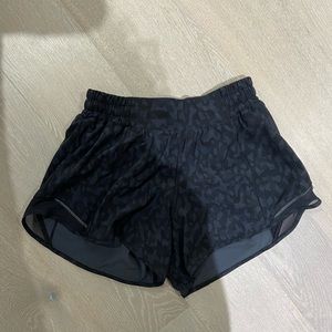 Lululemon hotty hot 4inch short
